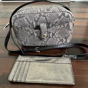 G.I.L.I Got It Love It Snakeskin Print Leather Crossbody Camera Bag Gray NWOT